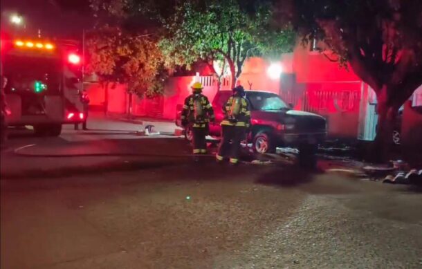 Incendio daña camioneta en la colonia Del Fresno de Guadalajara