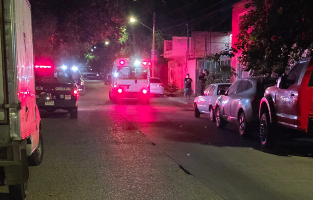 Hombre ataca a machetazos a su padre de 85 años en Guadalajara