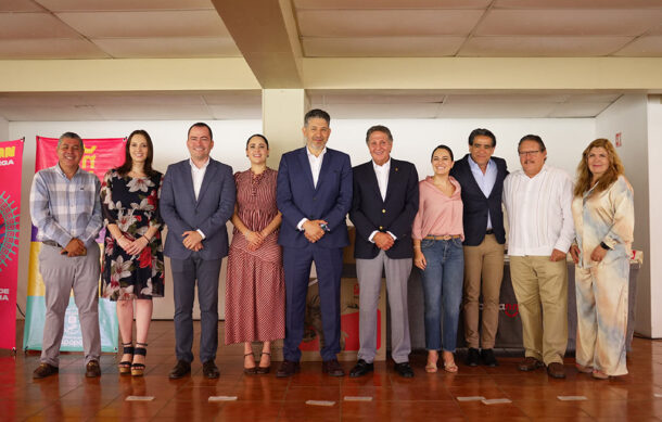 Zapopan reconoce a docentes y refrenda apoyo a la educación