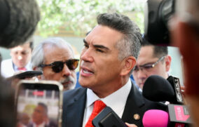 PRI pide retirar registro a Morena; MC impulsa desafuero de Rocha Moya