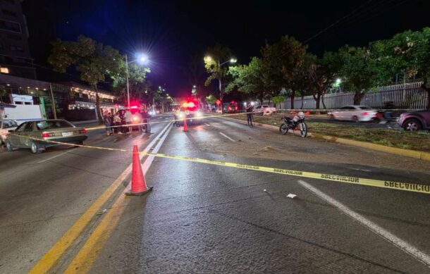 Choque múltiple en avenida Vallarta deja dos jóvenes graves en Zapopan