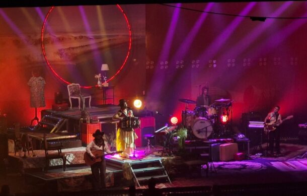 Julieta Venegas cautiva al Teatro Diana con “Norteña”