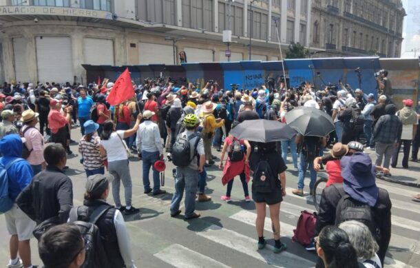 Si no hay solución no rueda su balón, reitera la CNTE tras trifulca con policías