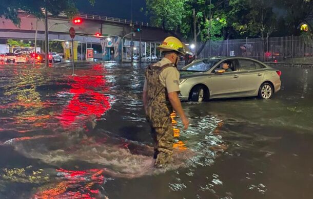 Tormenta provoca inundaciones y caída de árboles en la ZMG