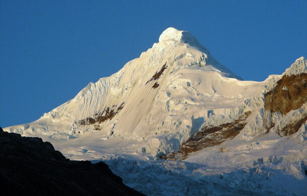 Avalancha en Perú deja dos montañistas fallecidos