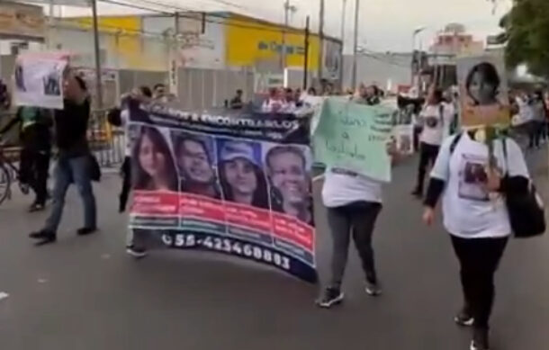 Madres buscadoras protestan durante partido de México