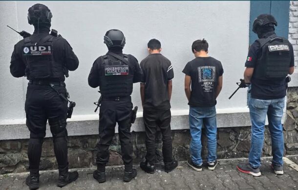 Detienen a dos adolescentes por presunto robo y agresión a adulto mayor en GDL