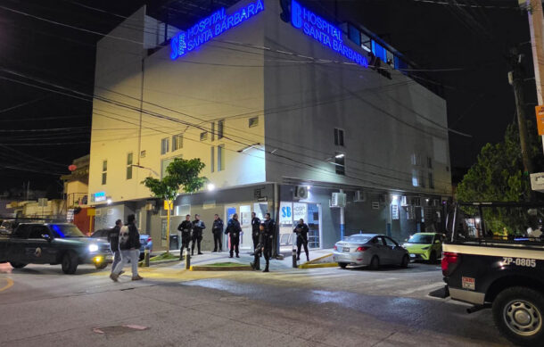 Hombre herido de bala llega a hospital en Zapopan