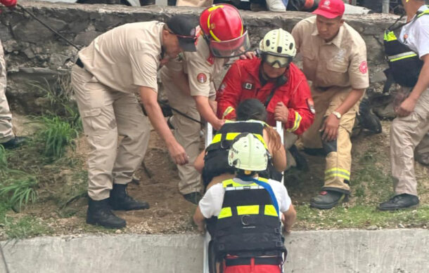 Rescatan a una joven embarazada y a una niña arrastradas por canal de Patria
