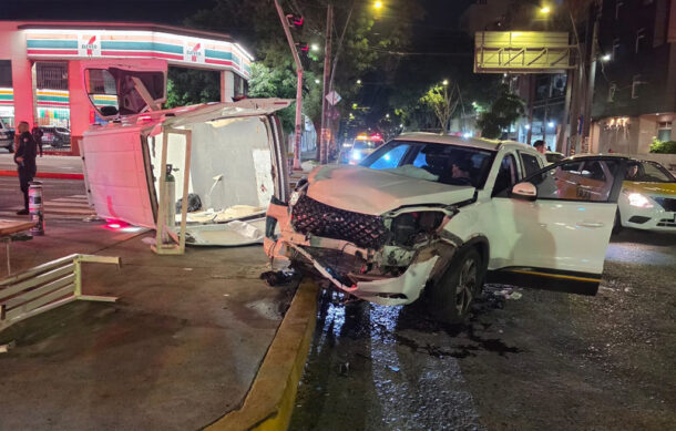 Muere interno tras volcadura de ambulancia penitenciaria