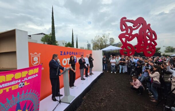 Inauguran escultura monumental en el nuevo paso elevado de avenida Universidad