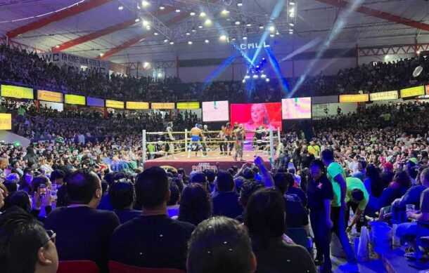 Arena Coliseo vive ambiente mundialista con lucha libre y afición internacional