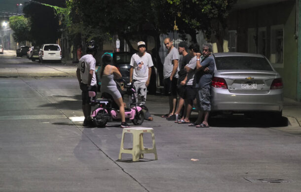 Motociclista sufre graves fracturas tras choque en la colonia La Paz