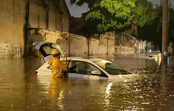 Lluvia provoca inundaciones y cierres viales en ZMG