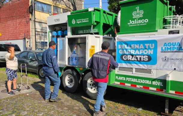 Vecinos de Unidad Modelo aprovechan potabilizadora móvil gratuita