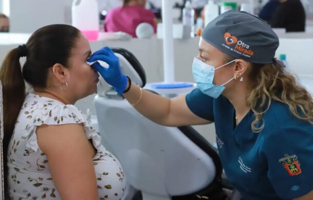 DIF Guadalajara entrega 64 prótesis oculares gratuitas