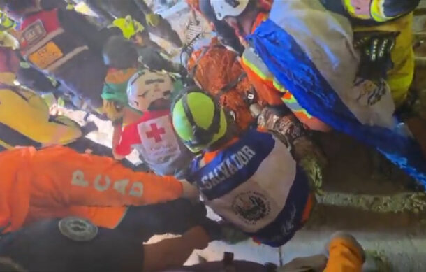Rescatan a hombre atrapado tras terremotos en Venezuela