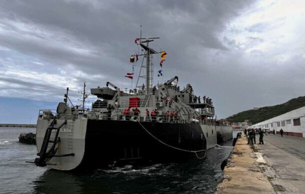 Armada de México entrega ayuda humanitaria a Venezuela