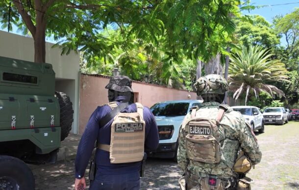 Aseguran armas y cartuchos durante cateo en Zapopan