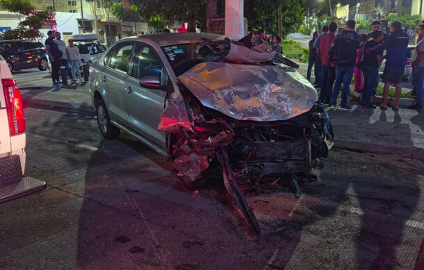 Choque en Ávila Camacho deja tres personas lesionadas