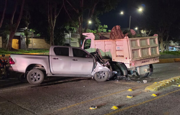 Mujer resulta lesionada tras chocar contra camión del Ayuntamiento en Guadalajara