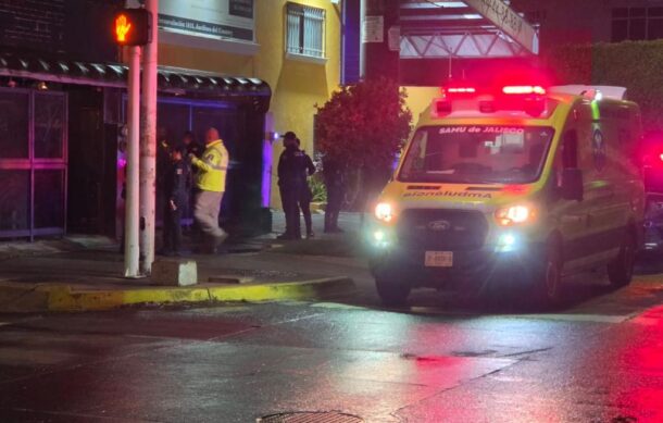 Investigan lesión con arma blanca de una joven al interior de un bar en Guadalajara