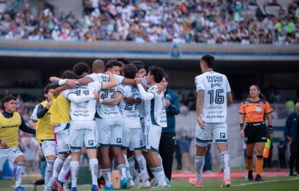 Pachuca sorprende y golea de visita a Pumas